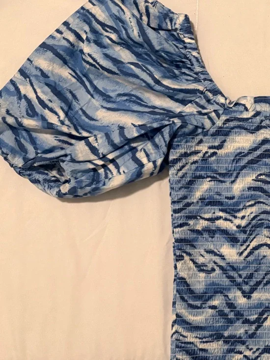 INC International Concepts Blue and White Printed Puff Sleeve Top - Picture 1 of 3